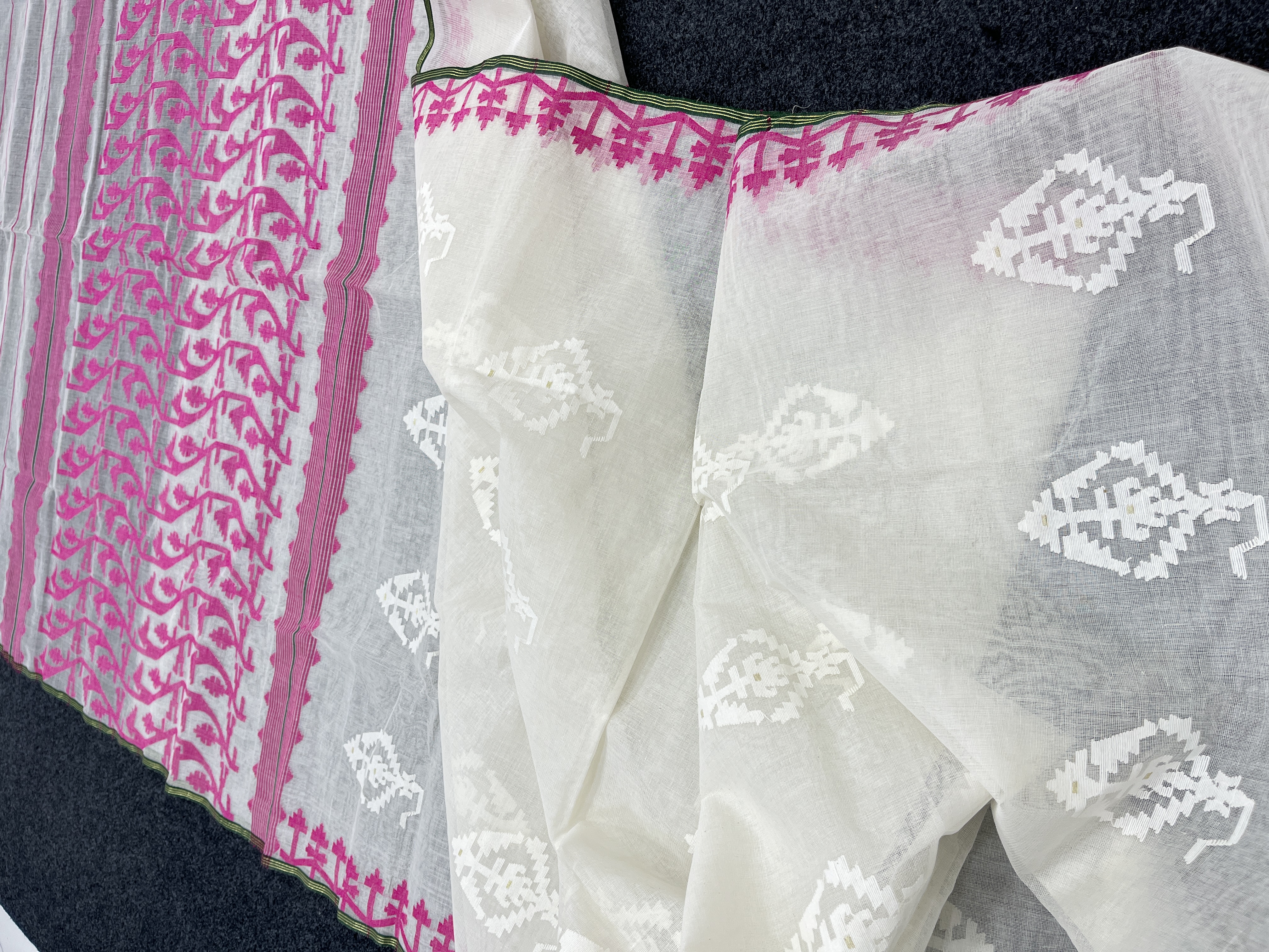 Exclusive white cotton jamdani saree